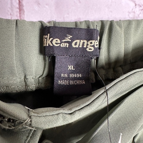 Like An Angel Women's pleated high waist shorts, sz XL, NWT - Picture 2 of 5